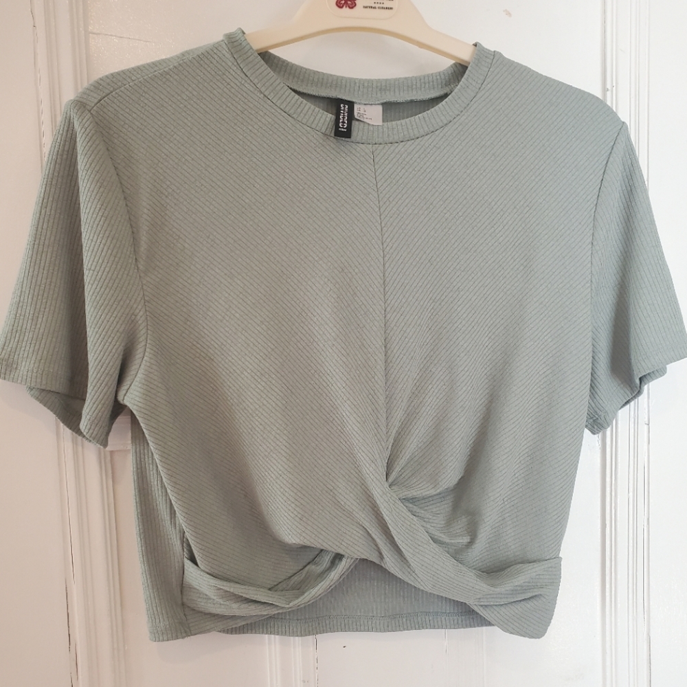 Divided by H&M green crop top